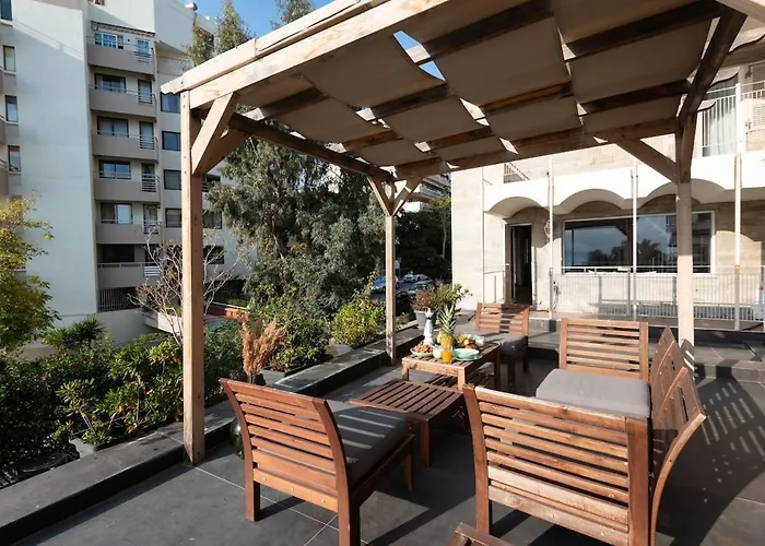Zeus2 Beach Front Apartment, 3Br